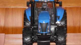 BRUDER Spielwaren New Holland T8040 Traktor RC [upl. by Angele]