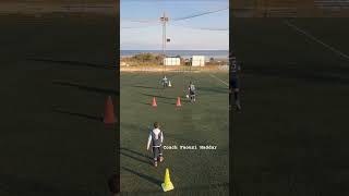 Pass appel de balle scanning contrôle pied gauche pass pied droit U10 warm up passing drill soccer [upl. by Enneiluj]