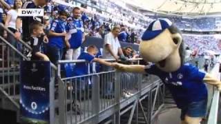 VJ REPORTAGE Erwin das SchalkeMaskottchen  Kick off [upl. by Giles]