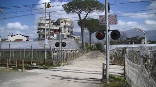 Spoorwegovergang Poggiomarino I  Railroad crossing  Passaggio a livello [upl. by Uos585]