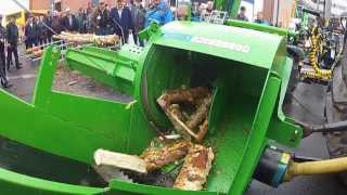 Corte la madera de forma rápida y segura Bilke rajadoras de leña en KoneAgria exposición 2013 [upl. by Lairea]