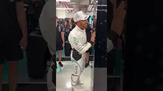 Hamilton e Russell com o lindo macacão branco👏 shorts lewishamilton [upl. by Elagiba]