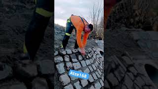 Wasserbauwerk Natursteinpflaster in Beton gesetzt mit verfugen [upl. by Vatsug]