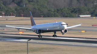 DO THEY NEED MORE PRACTICE Delta 767300 Arrives Runway 26R at Atlanta [upl. by Bass321]