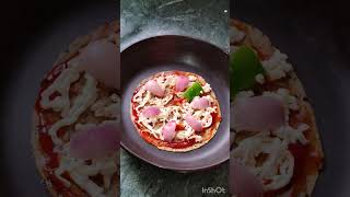 কিপ্টা বান্ধবী পাপড় দিয়ে Pizza বানিয়ে আমাদের treat দিয়েছিল 😂😂pizzarecipepapadpizza [upl. by Acimot]