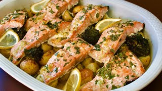 Salmón al Horno con Patatas  Deliciosa Receta de Salmón muy jugoso con patatas mantequilla y ajo [upl. by Bakemeier]