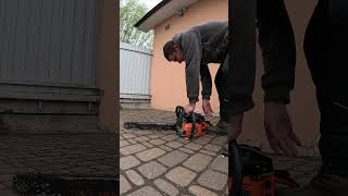 Легкий запуск бензопилы  Easy starting of the chainsaw chainsaw woodworking [upl. by Ayik]