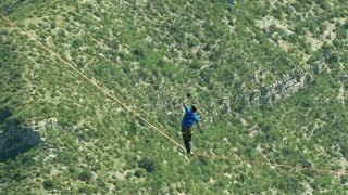 Il ne faut pas avoir le vertige Ces funambules veulent parcourir 1680 mètres audessus du vide [upl. by Lolande324]