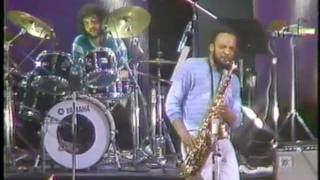 ♫ Mister Magic  Grover Washington Jr [upl. by Htebirol400]