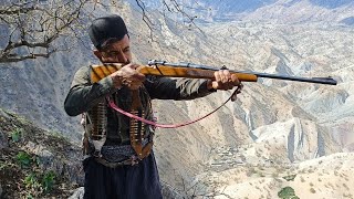 Collecting medicinal plants in the mountainsnomadic villagelife doora [upl. by Llemej143]