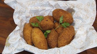 Como fazer bolinho de arroz Aprenda receita fácil que leva queijo parmesão [upl. by Ahsekyw]