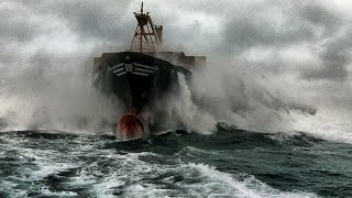 Pilot boat and ships Storm Isha [upl. by Leanora]