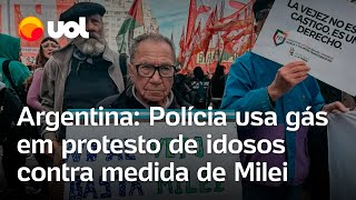 Argentina Polícia usa gás em protesto de idosos contra medida de Milei veja vídeos [upl. by Disini]