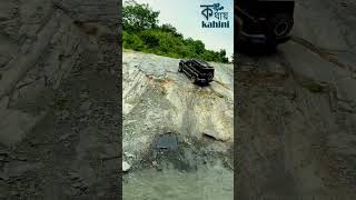 Tension builds as this car attempts a nailbiting rock crossing [upl. by Ul]