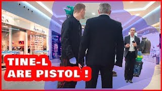 SCAP PISTOLUL IN FATA PAZNICILOR DIN MALL [upl. by Zachar390]