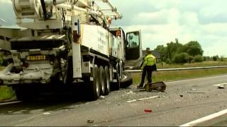 GPTV Vrouw op rijdende afzettingswagen redt levens wegwerkers [upl. by Stedman28]