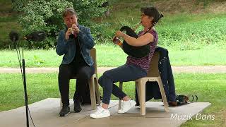 Mélodie du pays Pourlet sonnée par Anne Marie Nicol et Céline Le Forestier à Gourin en 2022 [upl. by Tiphani221]