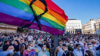 Tausende Menschen protestieren gegen Homophobie in Spanien [upl. by Lerat]