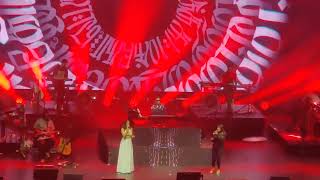 Ottagatha Kattiko  Song  Jonita ganthi amp Rakshita Suresh  Stage performance  Ar Rahman  Concert [upl. by Onin163]