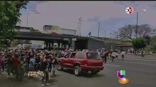 Automovilista embistió a manifestantes en México [upl. by Kcinemod]