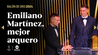 DIBU MARTÍNEZ recibió el TROFEO YASHIN al MEJOR ARQUERO de manos de LAUTARO MARTÍNEZ [upl. by Ltney]