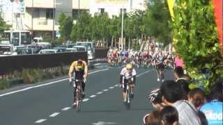 ツール・ド・おきなわ2012 市民50kmサーティーのゴール前集団落車 [upl. by Jacobsen886]