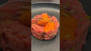 Avete mai provato una tartare di manzo con un tuorlo croccanteè facilissimo e Tòppe 🤪 tartare [upl. by Veradia]