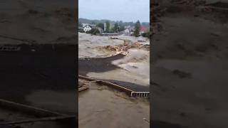 GLUCHOLAZY  POWIAT NYSKI  OPOLE FLOOD đźŚŠ BĂŠLĂ âžˇď¸Ź NYSA KLODZKA RIVER đźŚŠ BRIDGE DESTROYED đźš§ POLAND đź‡µđź‡± [upl. by Nylesoy]