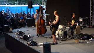 Pietarin spektaakkeli  Kuuma mama  live at Pori Jazz 2015 [upl. by Moncear501]