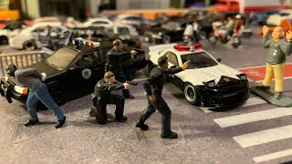 164アメリカンジオラマ 警官、強盗、ロケバニRX7パトカー、フォードトーラスアメパト開封 diorama policeman [upl. by Natalia]