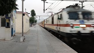 12954 August kranti rajdhani express  August kranti rajdhani express full speed [upl. by Catto]