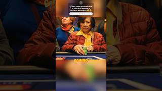 Esta Abuela va al casino por primera vez sin conocer las reglas 🤑😱 Resúmenes de películas shorts [upl. by Allebara]