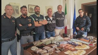 Sequestrati 10 kg di droga arrestati due ventenni [upl. by Sielen]