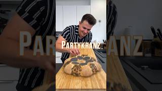 Partykranz😍 Das Rezept findest du in den Kommentaren👇🏼backen fyp fy rezept [upl. by Ahsyt]