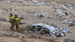 Inondations en Espagne  les secours inspectent les parkings et tunnels à la recherche de disparus [upl. by Oribel]