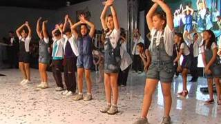 Coreografia Rap da família  alunos dos 4º e 5º anos  Colégio Desafio [upl. by Ginny]