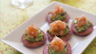 Recette  Blinis tout rose à la betterave guacamole et saumon fumé [upl. by Ahcorb]