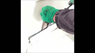 removing Baseboard Skirtingshowto homedecor homerenovation flooring diy [upl. by Macilroy788]