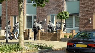 Arrestatieteam valt meerdere woningen binnen na schietincident in Nijmegen [upl. by Ninon774]