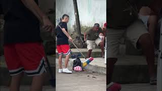 El balde 🪣gracioso🤣 funny bromita funnyvideos bromagraciosa prank bromapesada [upl. by Laehpar]