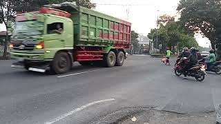 Lalulintas Kota Magelang banyak kendaraan Mobil Truk [upl. by Eilegna]