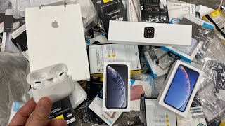 FOUND AIRPODS PRO APPLE STORE DUMPSTER DIVING [upl. by Mignonne524]