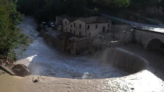 Alluvione nelle Marche devastazione a Sassoferrato nellanconetano crolli e allagamenti [upl. by Kesia823]