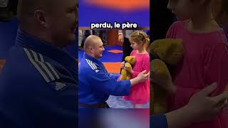 Elle défend son père sur le ring et change le cours du match  👧💥 [upl. by Adnauqaj167]