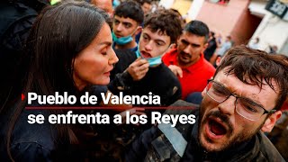 ESPAÑOLES REACCIONAN CONTRA LOS REYES  El Rey Felipe VI y Letizia visitan Valencia en la crisis [upl. by Eimot]