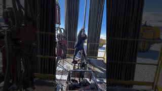 Trippin pipe in  40 degree weather 🥶 rig floor activites workover rig ad [upl. by Cherry]