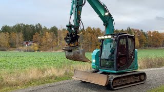 Köp Grävmaskin Kobelco Sk75sr3e med tiltrotator och skopor på Klaravik [upl. by Benedikta]