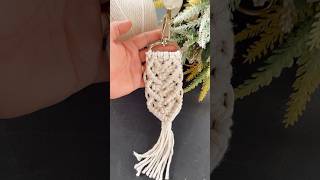 Lembrança chaveiro macramê trio de coração Vídeo passo a passo aqui no meu canal macrame gifts [upl. by Aikahc177]