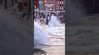 🌊✨️ MAREAS VIVAS EN EL CANTABRICO ✨️🌊 😍💚💙 Playa de San Lorenzo Gijon Asturias [upl. by Naoma]