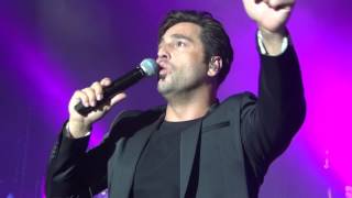 Bustamante  Feliz  Tour Amor de los Dos  Auditori Girona  18022017 [upl. by Adnorahs]